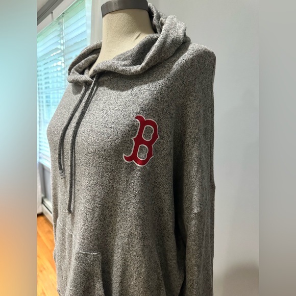 Tops - Red Sox sweatshirt